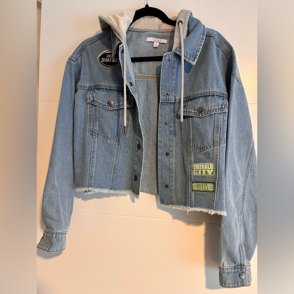 Seattle Seahawks WEAR by Erin Andrews Women’s Hooded Cropped Denim Jacket - Picture 4 of 6